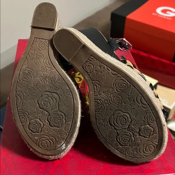 Carlos by Carlos Santana Leopard Print Wedge Sandals, size 6.5 - Picture 3 of 3